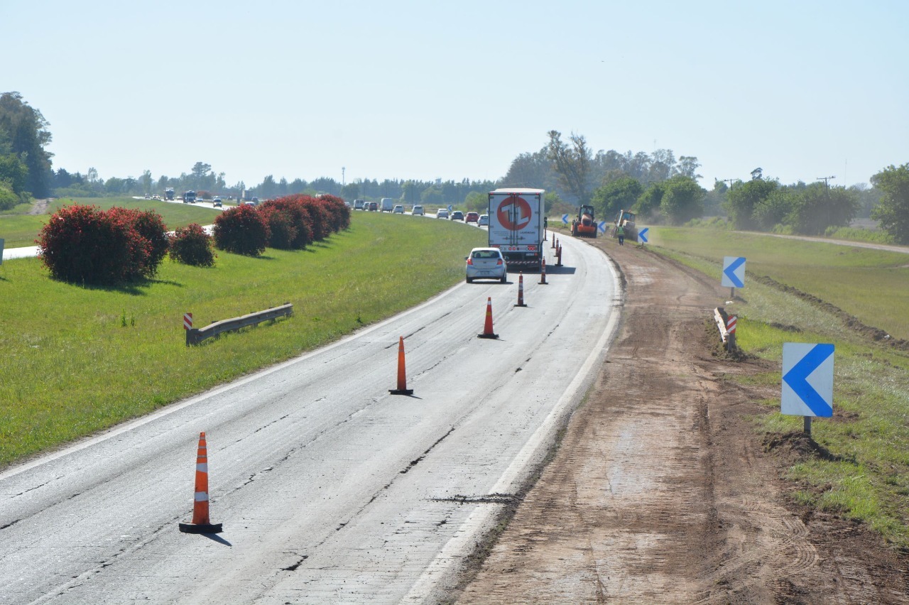 Vialidad Nacional avanza con la repavimentación de la autopista Rosario ...