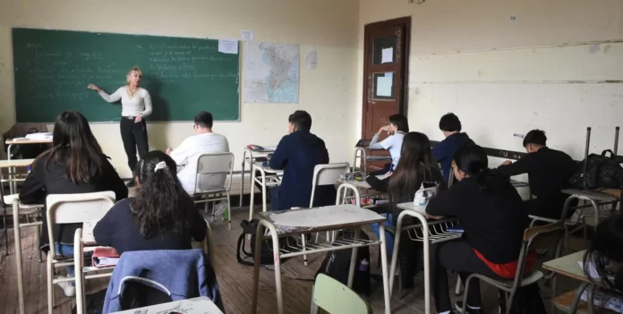 xAcaJdUSD_1300x655__1