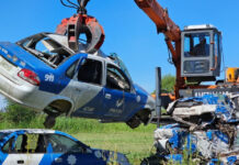 Provincia comenzó a compactar vehículos en el depósito policial de San Justo