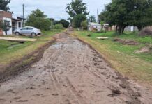 Reiteran pedido de vecinos para reparar una calle del barrio Martín Fierro